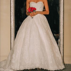 Oleg Cassini Wedding Ball Gown with Lace Appliques. Size 10.